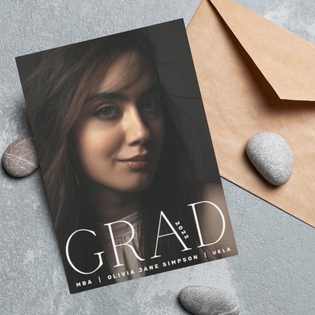 GRAD | Vit Modern fotoutsägning i Universiteten Meddelande (Skapare uppladdad)