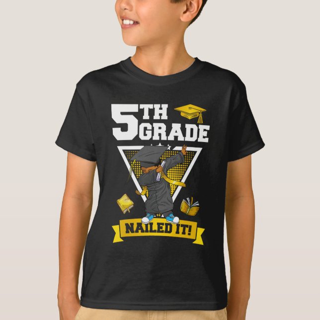 Graduation Boy 5th Grade Nailed It Cl Of 2024  T Shirt (Framsida)