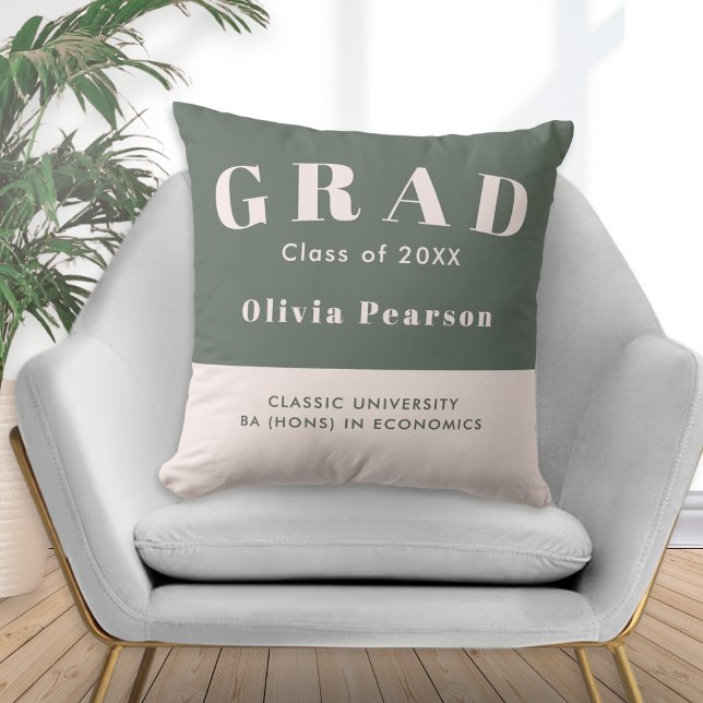 Graduation Class of 20XX Sage Green Blush Keepsake Kudde (A sage green and pink throw pillow with 'GRAD' text, personalized with name, university and degree)