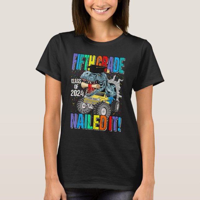 Graduation Fifth Grade Class Of 2024 Nailed It Din T Shirt (Framsida)