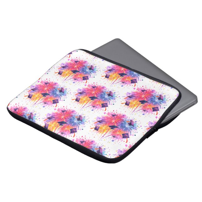 Graduation Fireworks Pattern with Tossed Caps Laptop Fodral (Framsida topp)