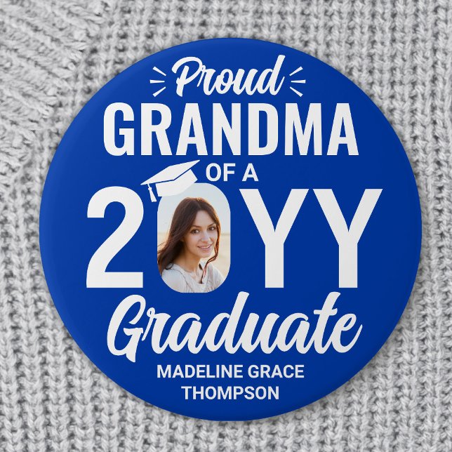 Graduerad Foto Stolt Mormor Royalblå och Vit Knapp (Skapare uppladdad)