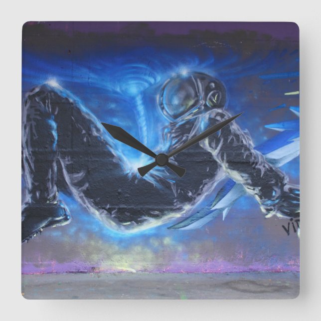 Graffiti Astronaut Fyrkantig Klocka (Framsida)