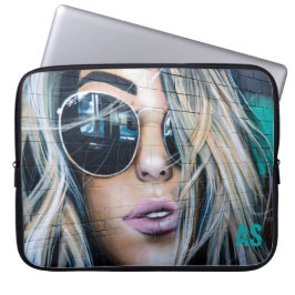 Graffiti Blond Girl med Round Sunglasses Monogram Laptop Fodral