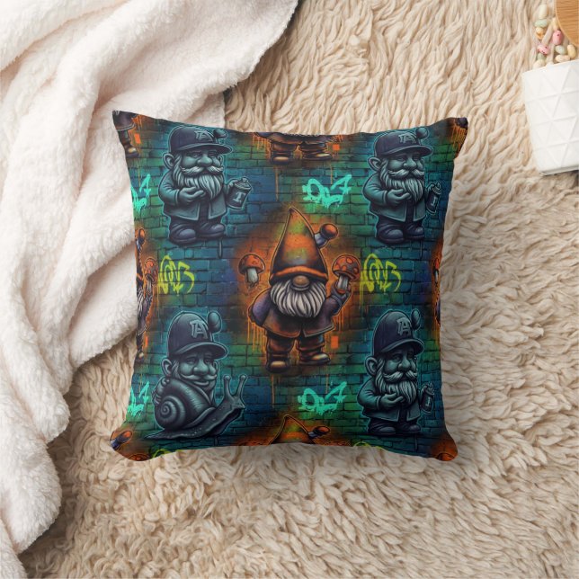 Graffiti Gnome Throw Pillow Kudde (Filt)
