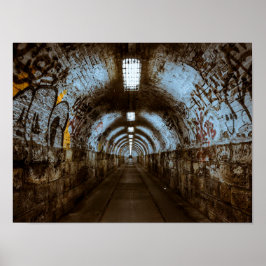 Graffiti i Empty Railroad Tnel Poster