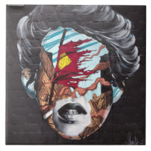 Graffiti Tile avbildar en kvinnas chef