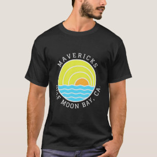 Grafik under soluppgång i halva Måne Bay T Shirt