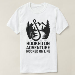Grafik utanför Wilderness Fishing Krok Äventyr T Shirt