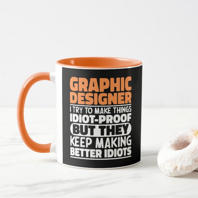 Grafisk designer jag försöker göra saker roliga mugg (Med munk)