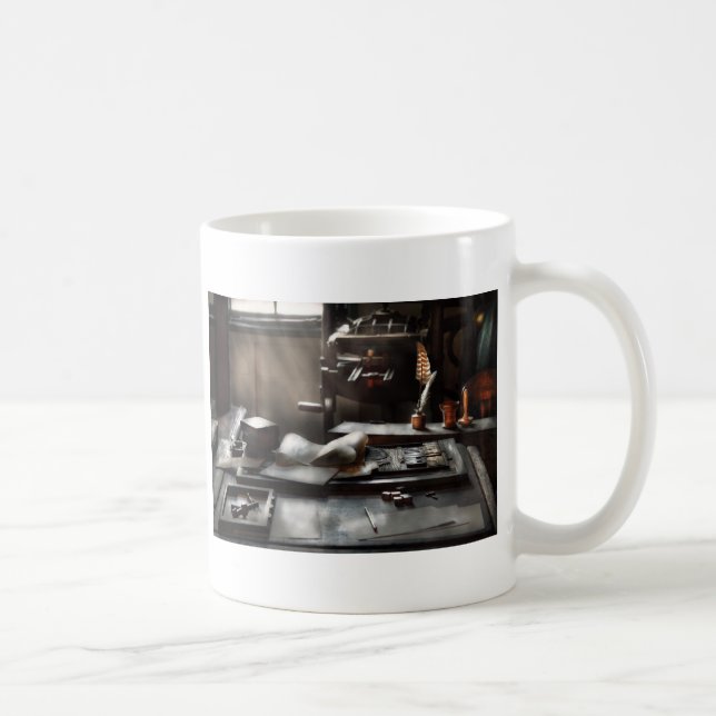 Grafisk konstnär - på tryckeri kaffemugg (Höger)