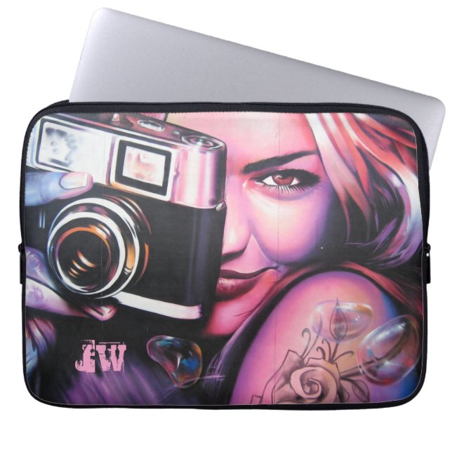 Grafiti Woman med Camera Monogram Laptop Fodral (Framsidan)