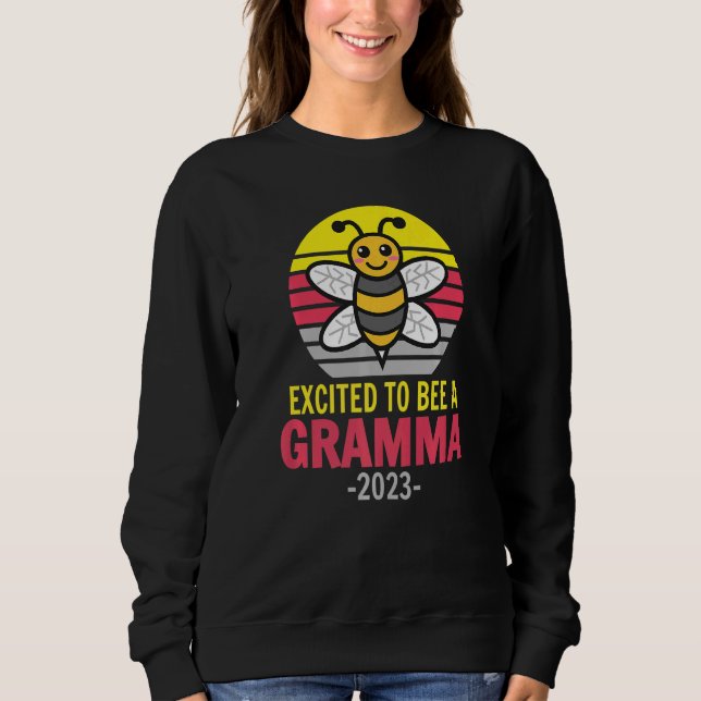 Gramma 2023  Bee  Grandma  Excited To Be A Gramma T Shirt (Framsida)