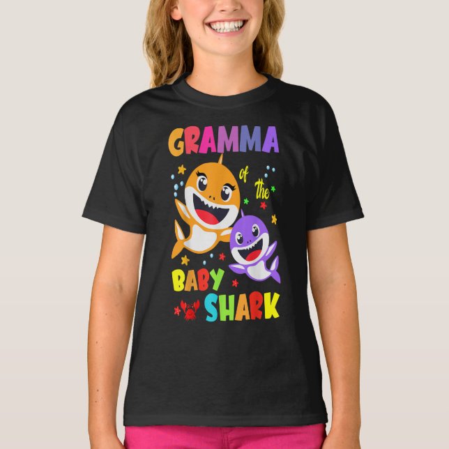 Gramma Baby-hajens födelsedag Gramma Shark T Shirt (Framsida)