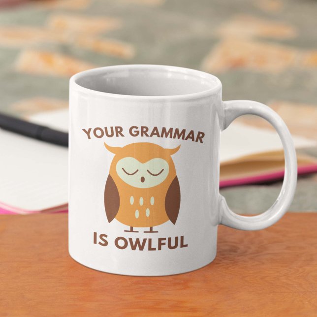 Grammatiken är ägare kaffemugg (Your Grammar Is Owlful Coffee Mug)