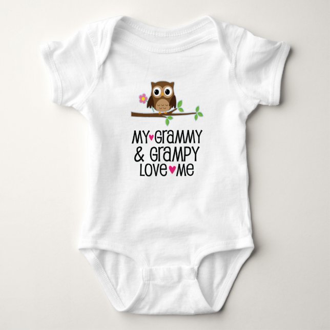 Grammy and Grampy Love Me Owl T Shirt (Framsida)