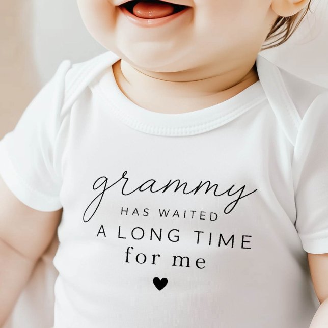 Grammy har väntat Baby Bodysuit Present T Shirt (Skapare uppladdad)