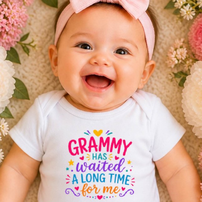 Grammy har väntat Färgad Baby Bodysuit T Shirt (Skapare uppladdad)