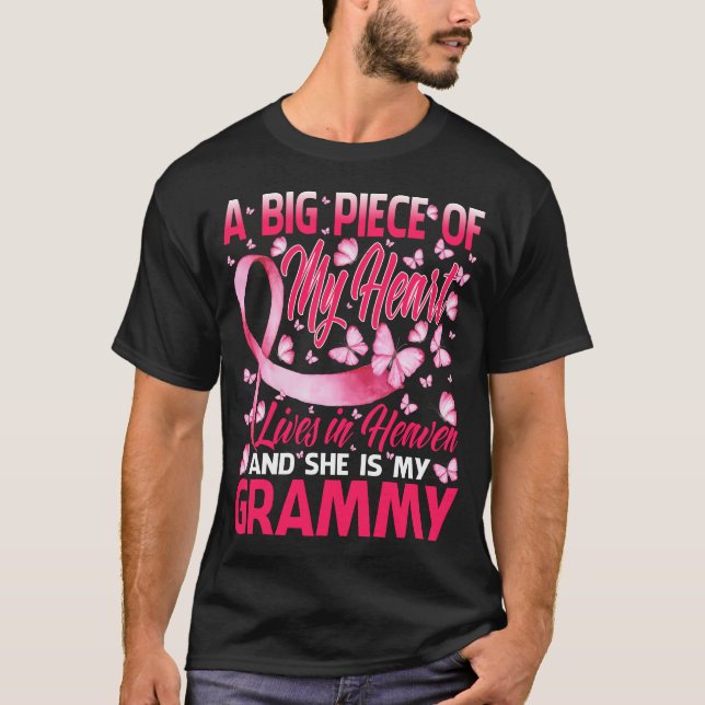 Grammy in Heaven Butterfly Fantastisk Breast Cance T Shirt (Framsida)