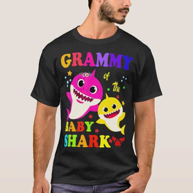 Grammy Shark Birthday i Baby T Shirt (Framsida)
