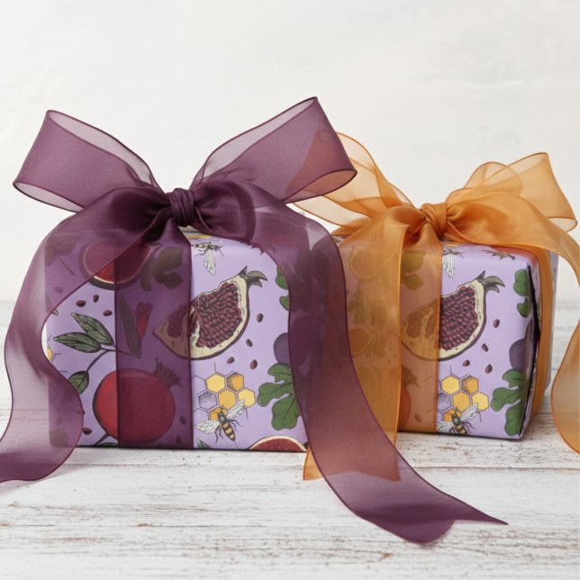 Granatäpplen, Fikon och Honungsbin Lila Presentpapper (Pretty Modern Fruit Wrapping Paper. Pomegranate, Fig, Honey Bee Pattern in Purple for Jewish Party)