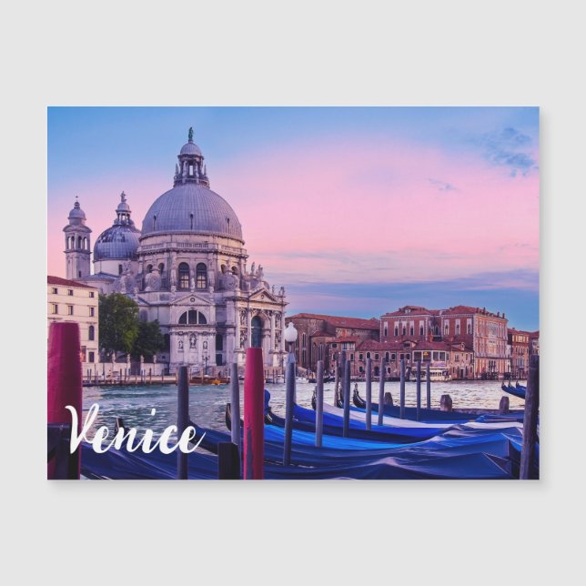 Grand Canal med gondolas och kyrkan i Venedig (Framsida)