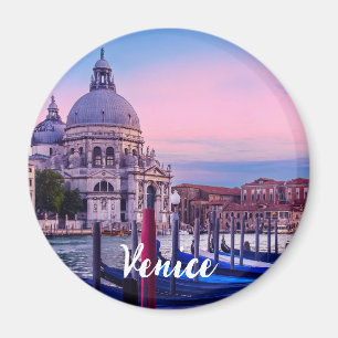 Grand Canal med gondolas och kyrkan i Venedig Magnet