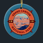 Grand Canyon National Park Retro Compass Emblem Julgransprydnad Keramik<br><div class="desc">Stor Canyon-vektorteckningsdesign. Parken är hem för en stor del av storberget Canyon,  där dess lagrade band av rött sten avslöjar miljontals år av geologisk historia.</div>