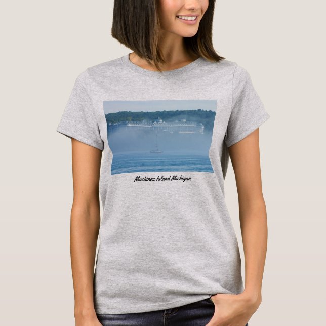 Grand Hotel genom Fog T-Shirt (Framsida)