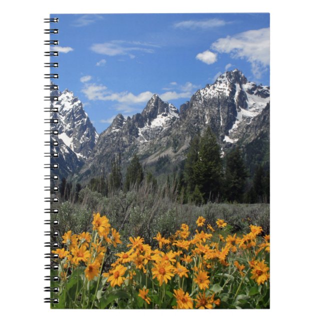 Grand Tetons med Gula blommor Anteckningsbok (Framsidan)