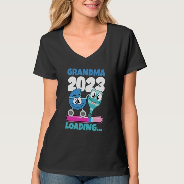 Grandma 2023 Loading  2 T Shirt (Framsida)