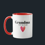 Grandma Birth Announcement Mugg<br><div class="desc">Mormor Est. 20XX. Den här söta designen är perfekten för att meddela din gravid till en helt ny mormor, mormor, gamma, nana, mormor etc. Underbar Mors dag-gåva till alla morföräldrar. Vare sig det är en pojke, det är en flicka, det är twillingar, det är tripplar, eller det är bara en...</div>