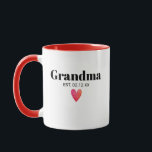 Grandma Birth Announcement Mugg<br><div class="desc">Mormor Est. 20XX. Den här söta designen är perfekten för att meddela din gravid till en helt ny mormor, mormor, gamma, nana, mormor etc. Underbar Mors dag-gåva till alla morföräldrar. Vare sig det är en pojke, det är en flicka, det är twillingar, det är tripplar, eller det är bara en...</div>