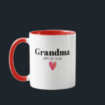 Grandma Birth Announcement Mugg<br><div class="desc">Mormor Est. 20XX. Den här söta designen är perfekten för att meddela din gravid till en helt ny mormor, mormor, gamma, nana, mormor etc. Underbar Mors dag-gåva till alla morföräldrar. Vare sig det är en pojke, det är en flicka, det är twillingar, det är tripplar, eller det är bara en...</div>
