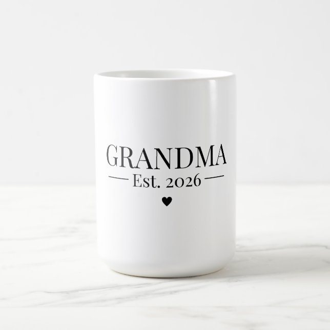 Grandma Established 2026 Kaffemugg (Center)