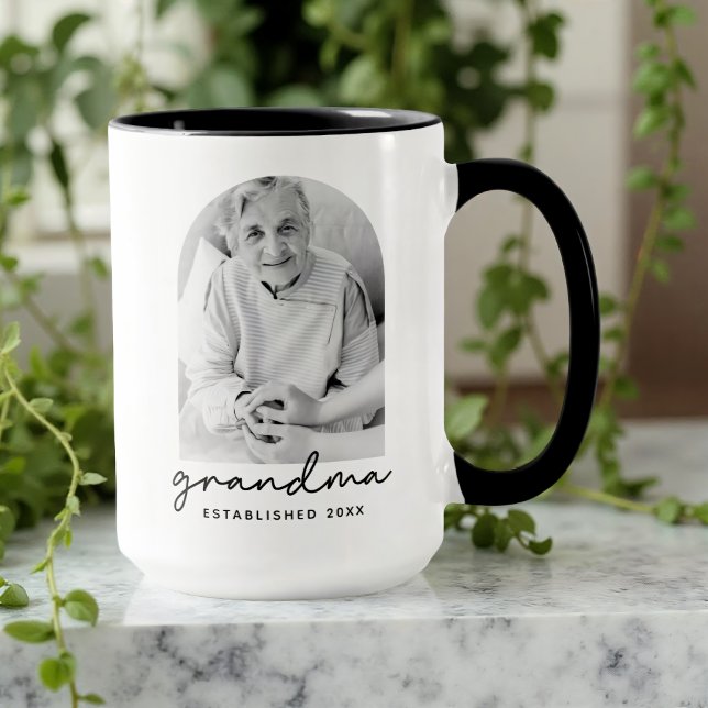 Grandma Established 20XX Modern Simple Photo Mugg (Skapare uppladdad)
