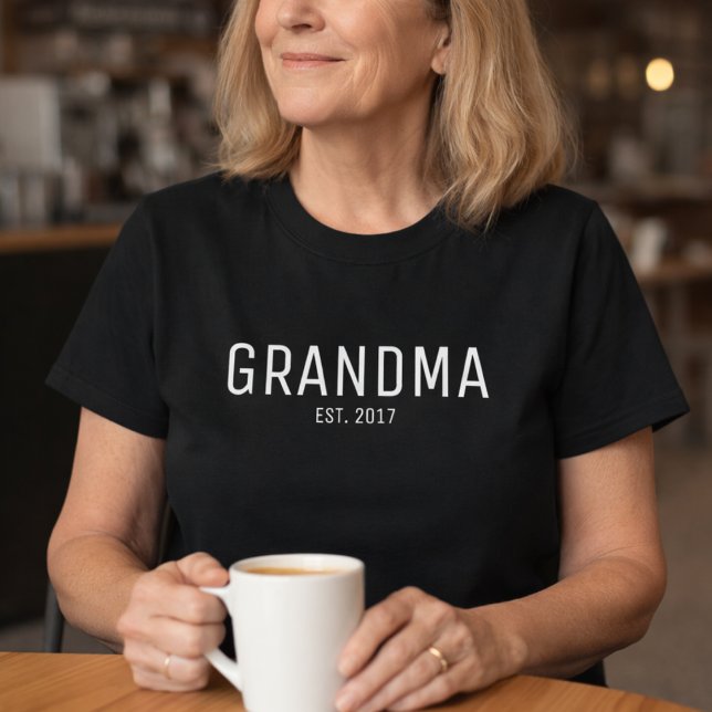 Grandma Established Gift T Shirt (Skapare uppladdad)