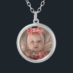 Grandma Gift Grandchild Photo Namn Silverpläterat Halsband<br><div class="desc">Mormor Gift. Foto av Grandchild & Namn.</div>