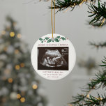 Grandma God jul Baby Sonogram Julgransprydnad Keramik<br><div class="desc">Det är alltid en bra att  den spännande nyheten med närmaste och djupaste. Perfektens julklapp för mormor att vara med ultraljudsfoto. Anpassa den här unika visningen,  lägg till dina uppgifter och berätta för alla om de speciella nyheterna. Underbar gåva till nya föräldrar och babyduschar.</div>