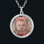 Grandma Grandchild Photo First Granddotter Silverpläterat Halsband<br><div class="desc">Mormor Gift. Foto av Grandchild & Namn. "First Granddotter"</div>