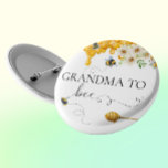 Grandma Grandmor to Bee honey Cute Knapp<br><div class="desc">Den här designen kan vara personlig i det område som tillhandahålls genom att ändra fotot och/eller text. Du kan också anpassa den genom att klicka på Anpassa den här mallen och sedan välja klicka för att anpassa ytterligare alternativ och ta bort eller ändra färg i bakgrunden, lägga till text, ändra...</div>