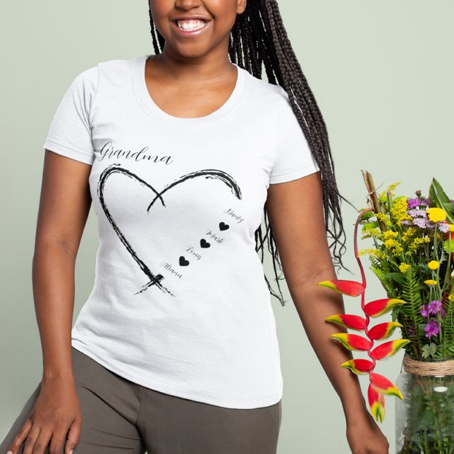 Grandma Heart Barnbarn Namn minimal enkel T Shirt (Skapare uppladdad)