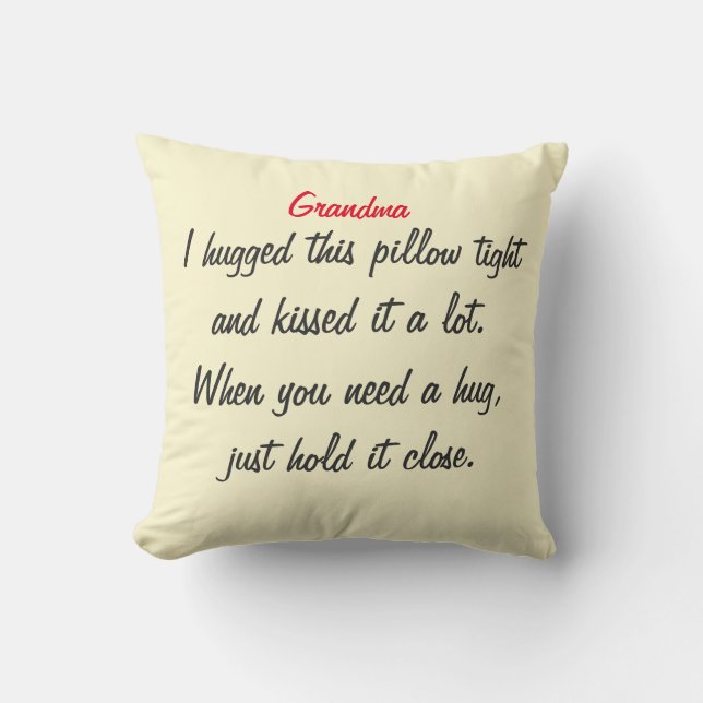 Grandma Hug Pillow: A Soft and ComforForcing Embra Kudde (Framsida)