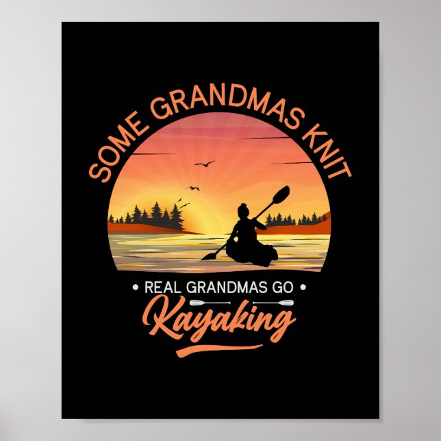 Grandma Kayaking Poster (Framsidan)
