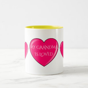 GRANDMA med rosa hjärtan kaffe eller te mugg. Två-Tonad Mugg