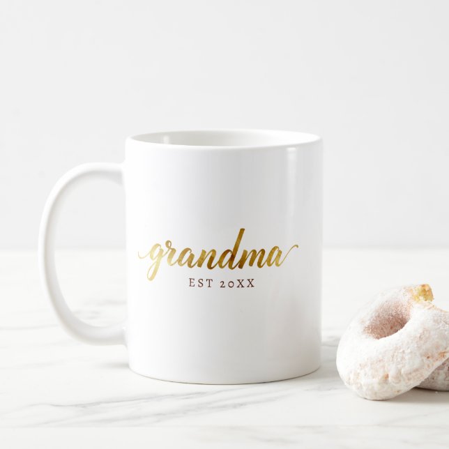 Grandma Mug | Personalized “EST” Baby Announcement Kaffemugg (Med munk)