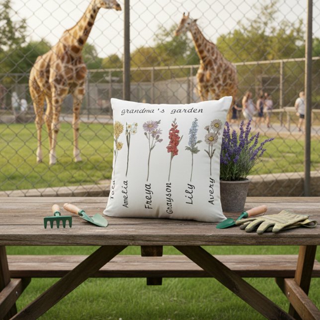 Grandma’s Garden Cushion with Birth Flowers Kudde (Skapare uppladdad)