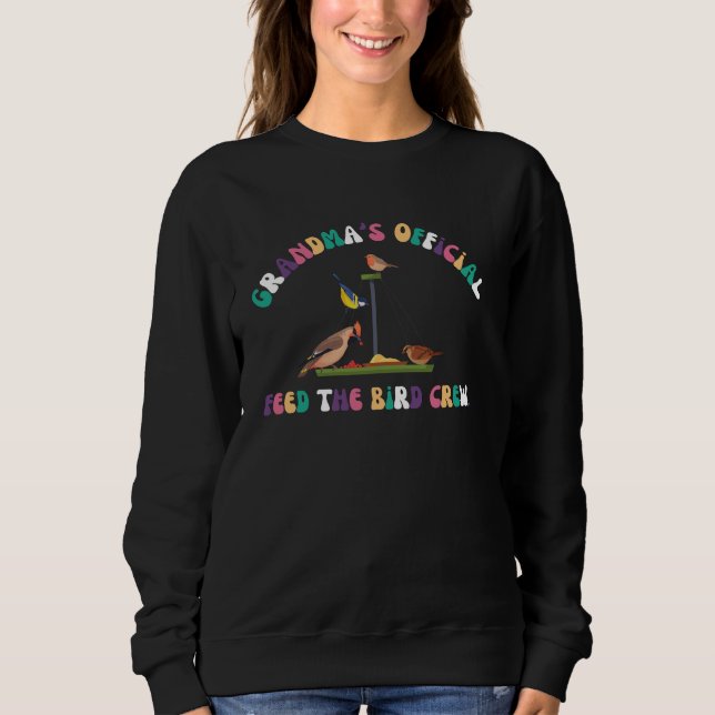 Grandma’s Official Feed the Birds Crew – Fun Gift  T Shirt (Framsida)