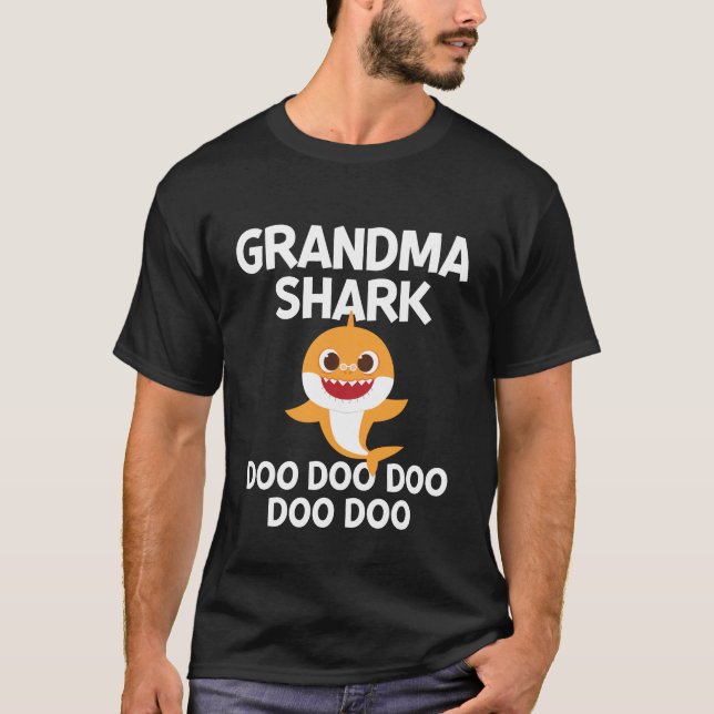 Grandma Shark Doo Doo Doo Funny T Shirt (Framsida)