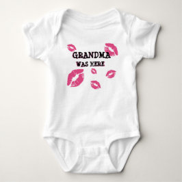 GRANDMA VAR HÄR BABY KISSES T SHIRT